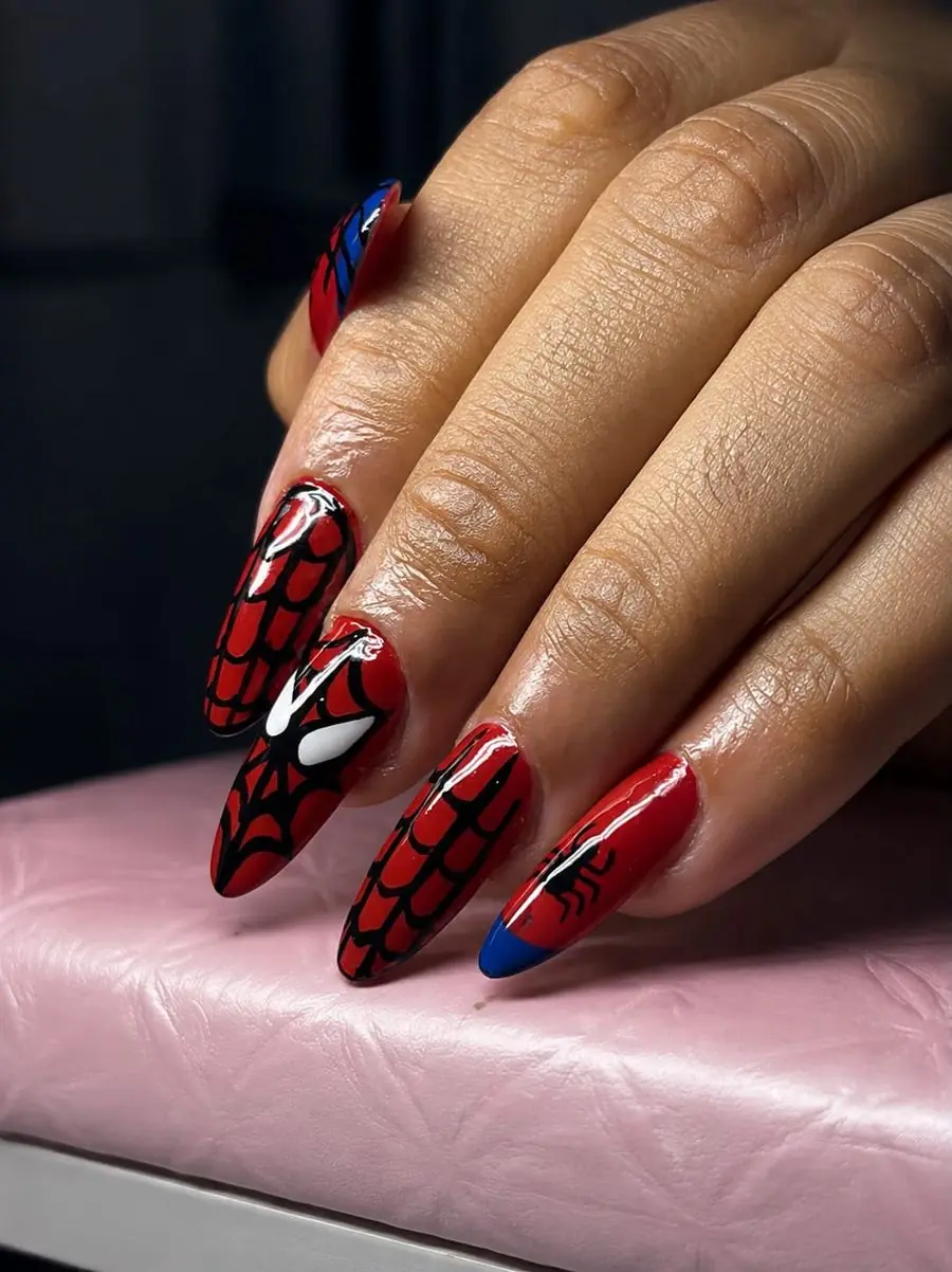Nail art temática do Homem-Aranha